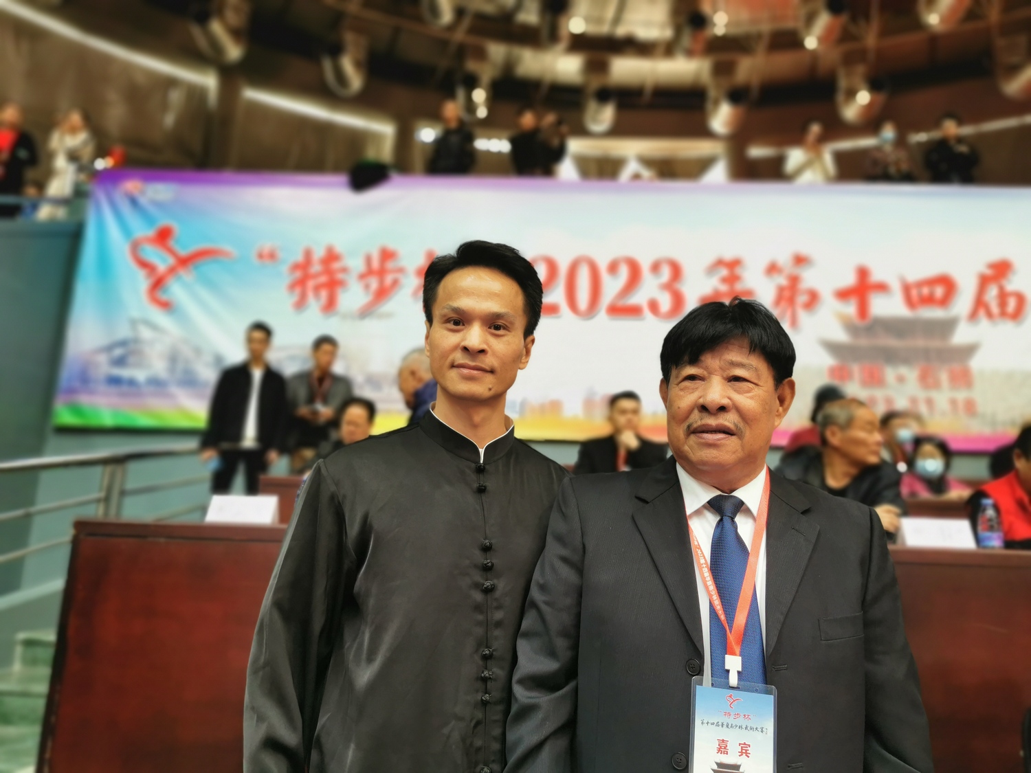 许玉丰老师与特步董事长丁金朝合影.jpg